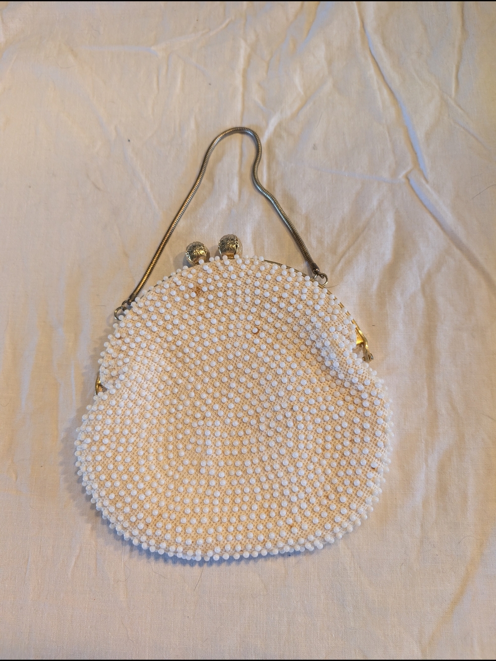 2/20$ Vintage White Beaded Clutch with Metal Handle - Picture 3 of 8